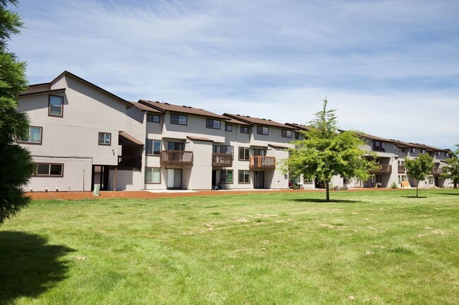 Building Photo - Clearview Village