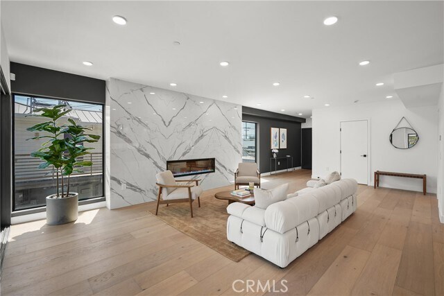 Foto del edificio - 715 N Alfred St
