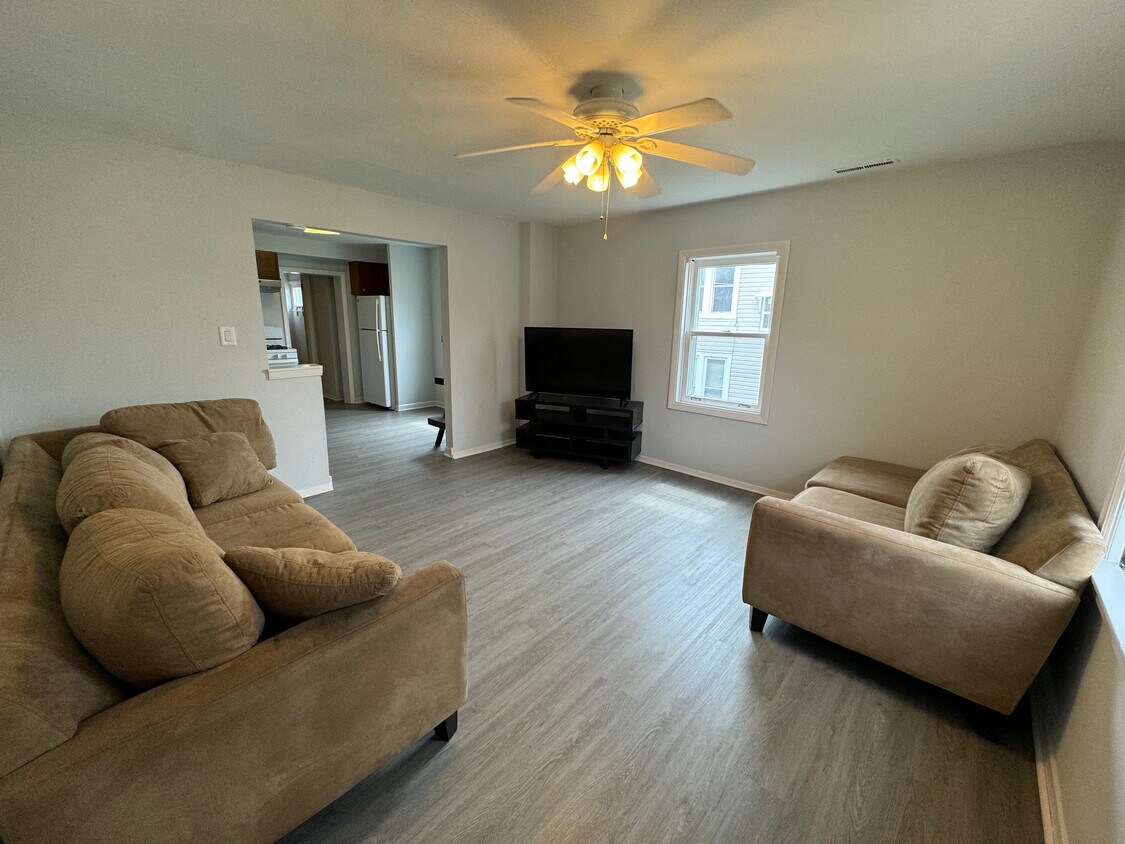 family room - 410 N 4th St
