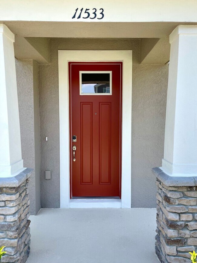 Foto del edificio - Newer 4 Bedroom, 2.5 Bath Corner Unit Town...