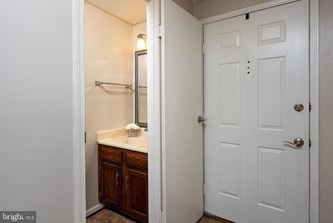 Foto del edificio - 15518 Norge Ct