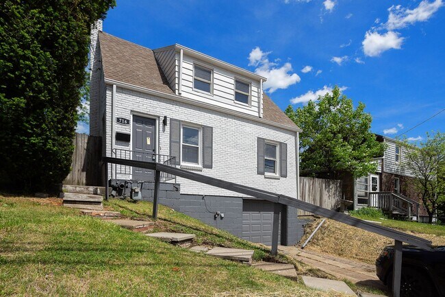 Foto del edificio - 716 E Pittsburgh McKeesport Blvd