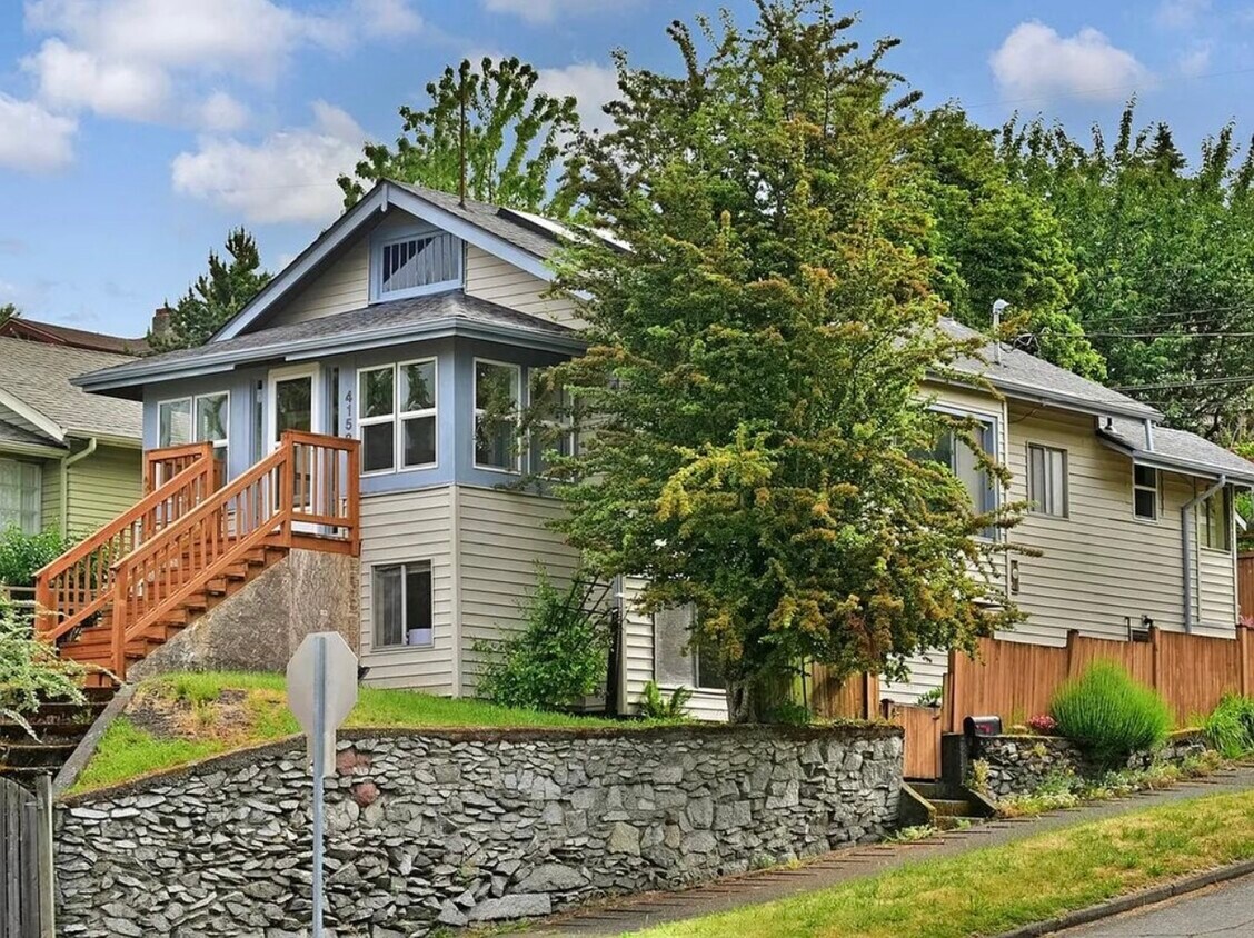 Foto principal - 4158 46th Ave SW
