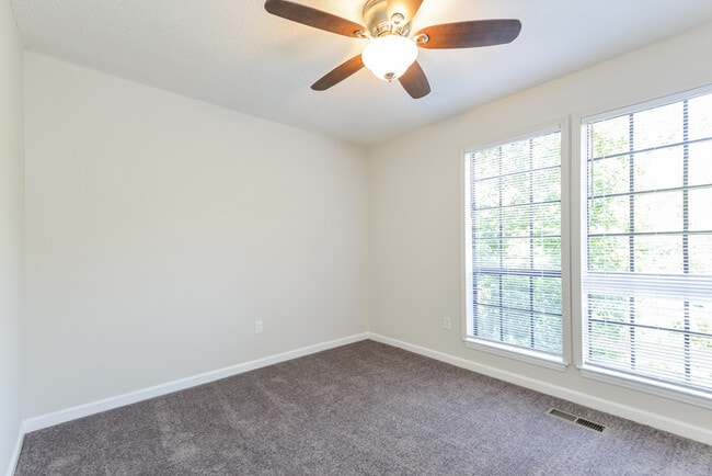 Building Photo - 5553 San Marcos Dr