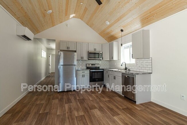 Building Photo - 7919 NE 32nd St