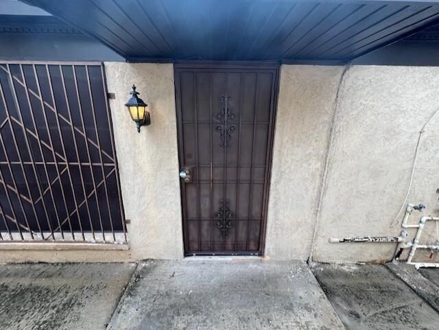 Foto del edificio - 4221 Logan Ave