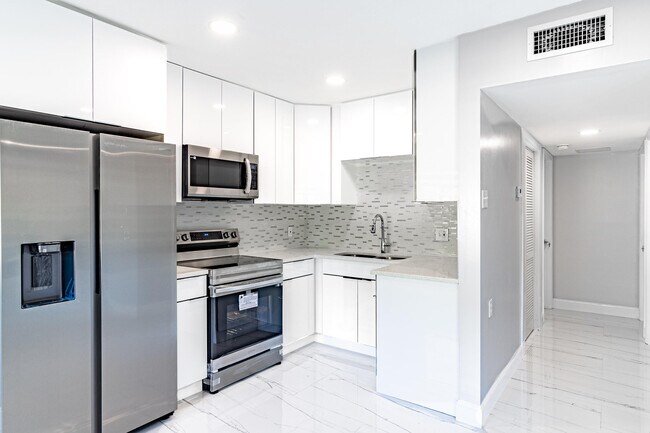 Building Photo - 2878 Donnelly Dr