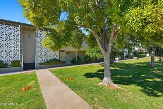 Building Photo - 6116 N 12th Pl