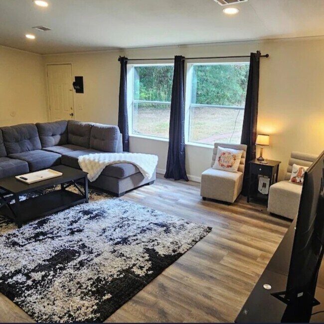 Foto del edificio - 5167 Hickory Hill Rd