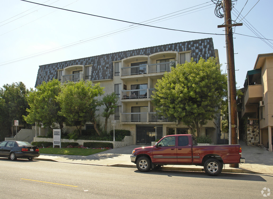 Building Photo - Gardner Royale Apartments