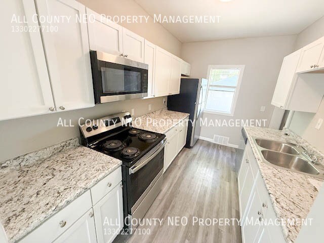 Foto del edificio - 3845 Summit Park Rd