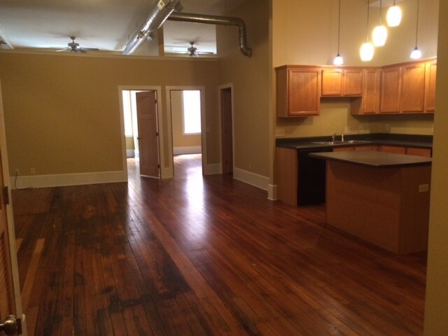 Foto del edificio - 309 N Main St