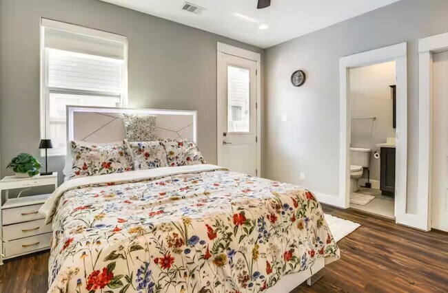 Foto del edificio - 3108 Baer St