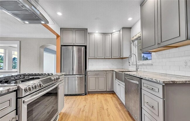 Building Photo - 3BD, 3BA Home Near Central Park with Bonus Casita