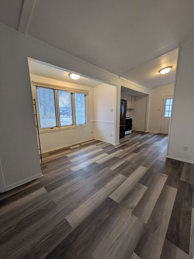 Foto del edificio - 3 bedroom available for an immediate move!