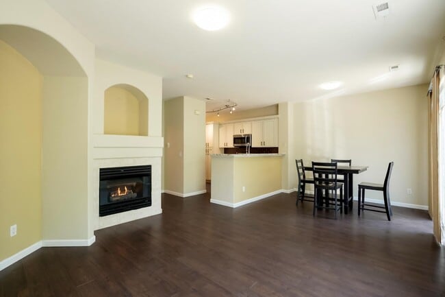 Building Photo - 14400 Albrook Dr