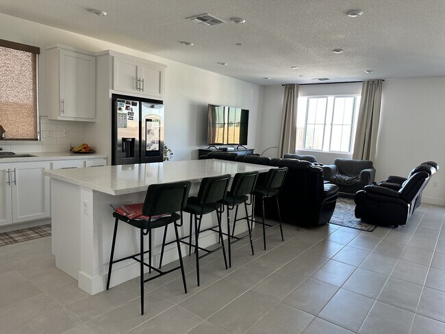 Foto del edificio - 2109 Blossom Ranch Rd