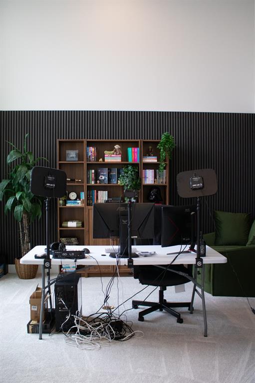 Foto del edificio - 1709 Novara Trl