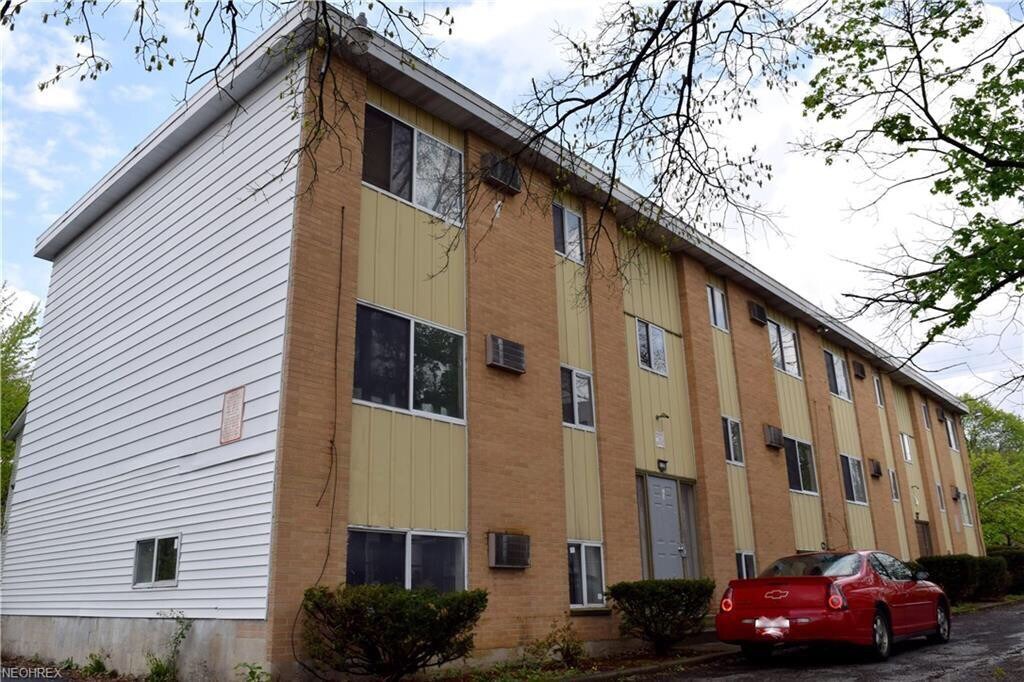 Main Back - 39 Rhodes Ave