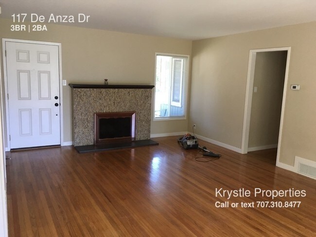 Building Photo - 117 De Anza Dr