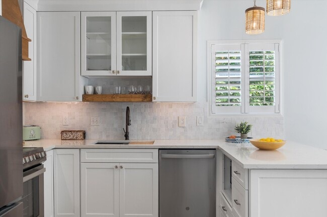 Foto del edificio - 634 Louisa St