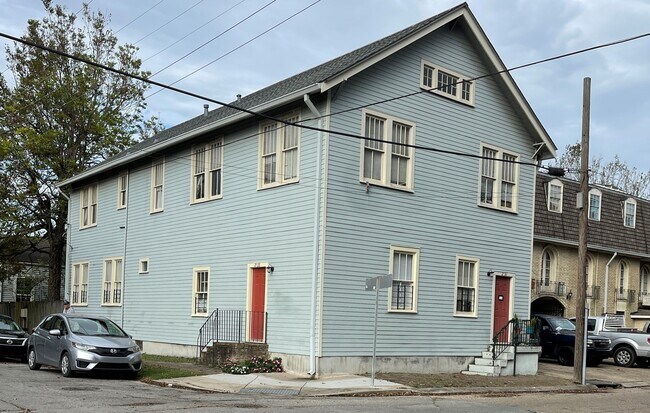 Building Photo - 2533 Annunciation St