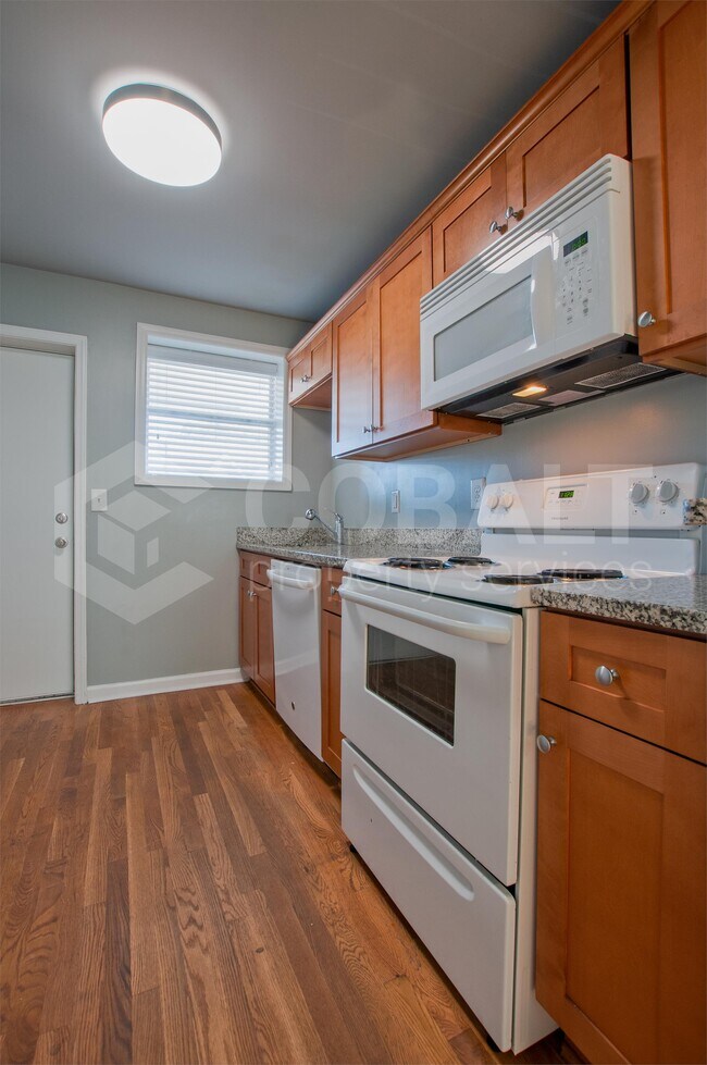 Building Photo - 271 Glen Iris Dr NE