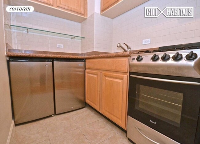 Building Photo - 420 E 55th St
