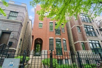 Building Photo - 2737 N Southport Ave