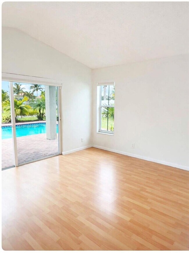 Foto del edificio - 1064 Cedar Falls Dr