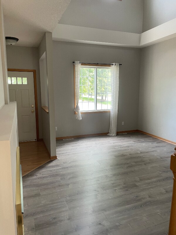 Foto del edificio - 8903 Olive Ln N