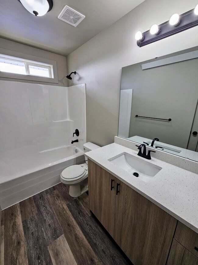Building Photo - Freedom Acres 8-plex