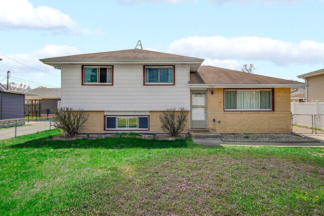Building Photo - 7305 W 75th St