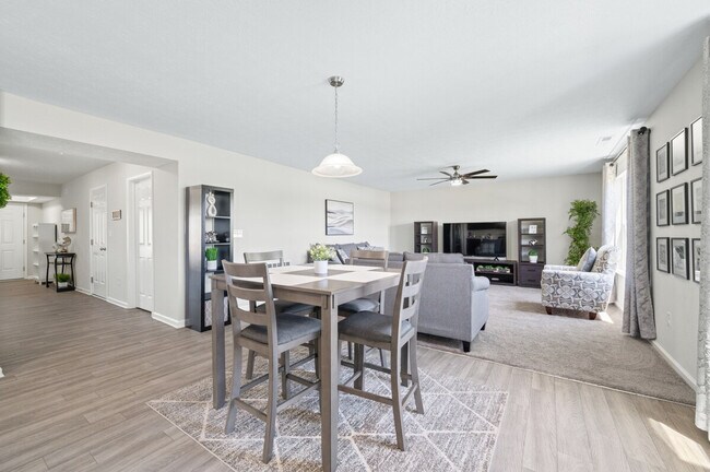 Foto del edificio - 4007 Woodview Dr