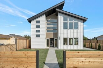 Building Photo - 321 3rd Ave SE