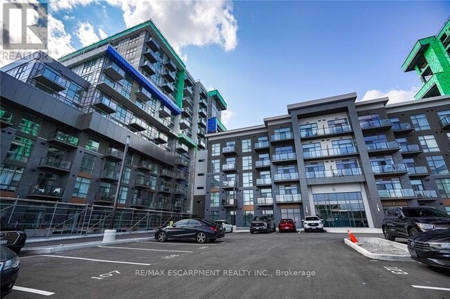 Building Photo - 450-450 Dundas St E