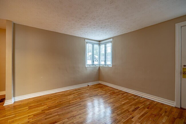 Building Photo - 210 Briar Cliff St