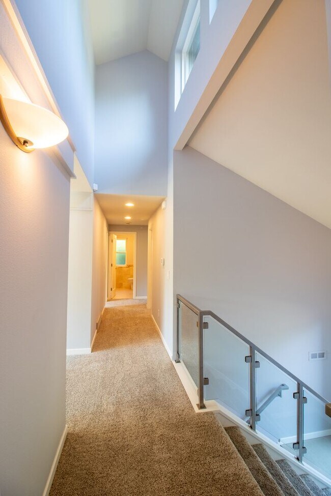Building Photo - 5Bd/2.5Ba Redmond Home