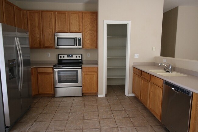 Foto del edificio - 4 bedroom 2 bath home in Rancho Gabriella