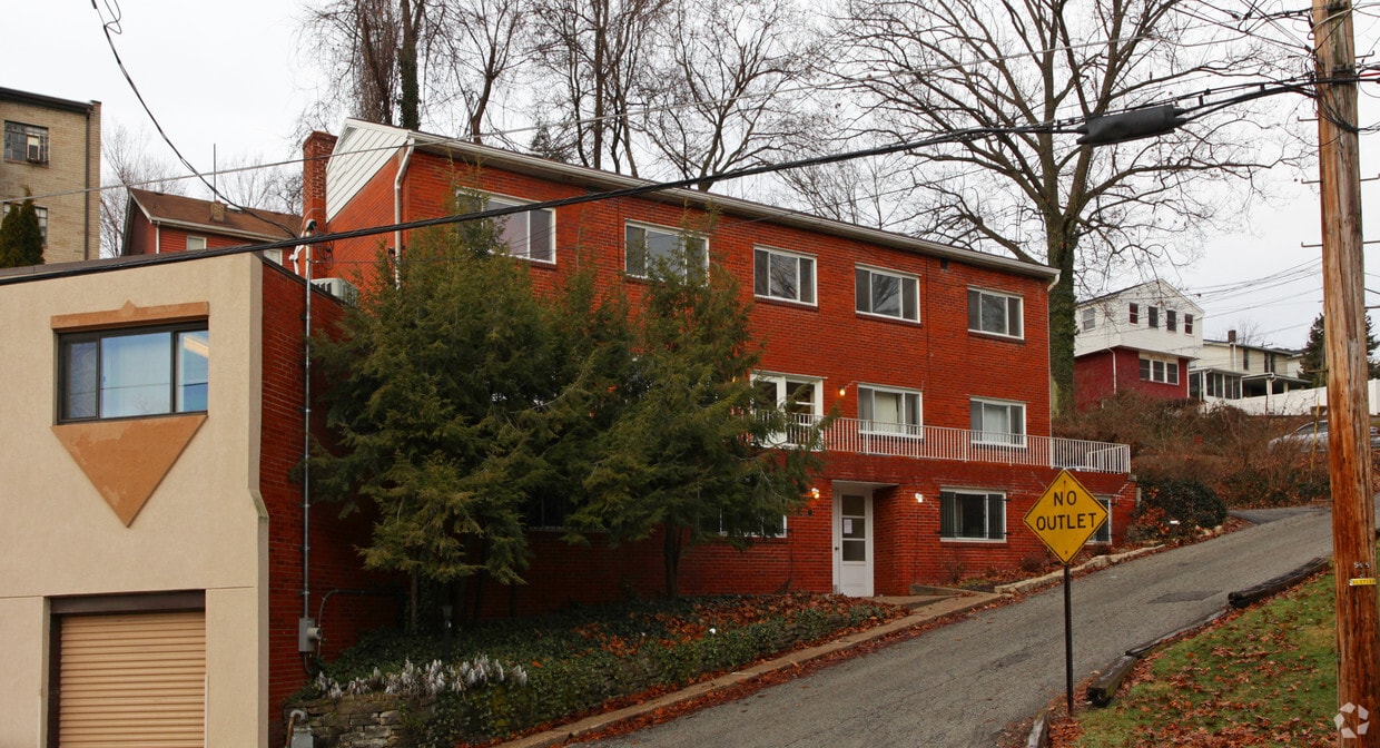 Building Photo - Bond Estate