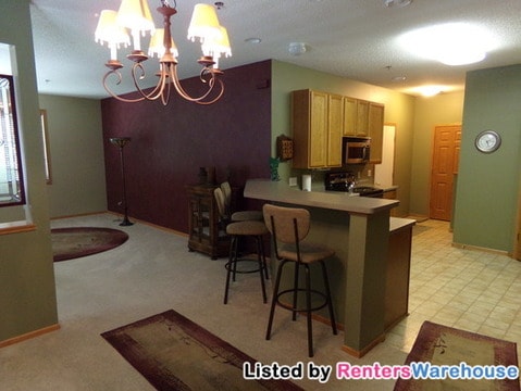 Building Photo - 702 Maple Hills Dr