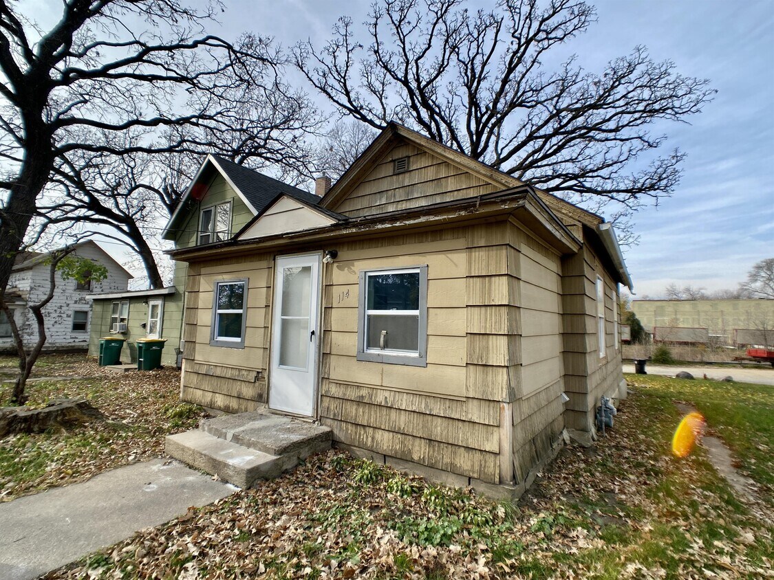 114 S Ermina Ave, Albert Lea, MN 56007 House Rental in Albert Lea, MN