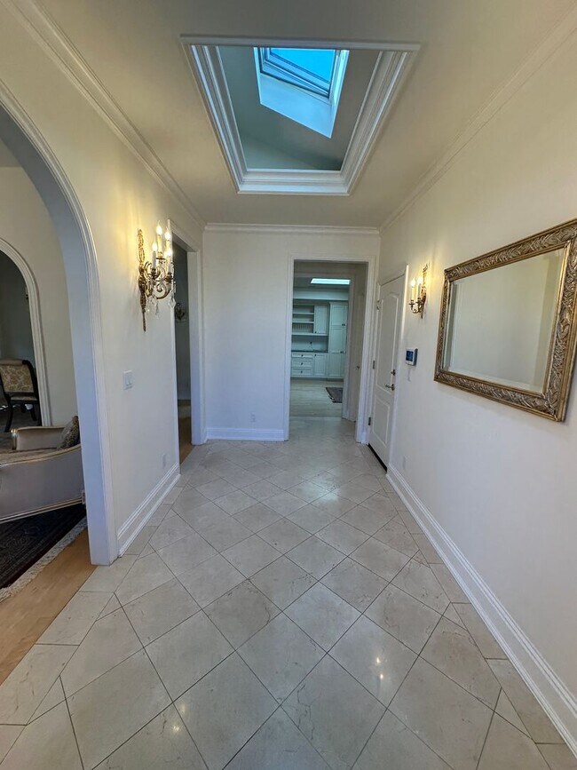 Foto del edificio - Beautifully Appointed 4 Bed, 2.5 Bath Home...