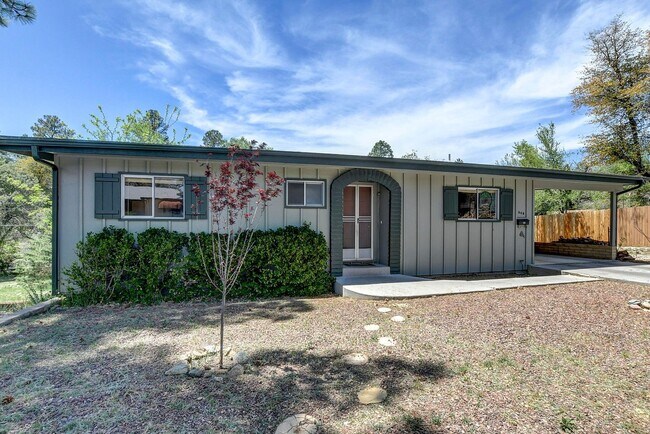 Building Photo - 545 Mesa Dr