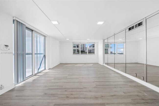 Foto del edificio - 3301 NE 5th Ave