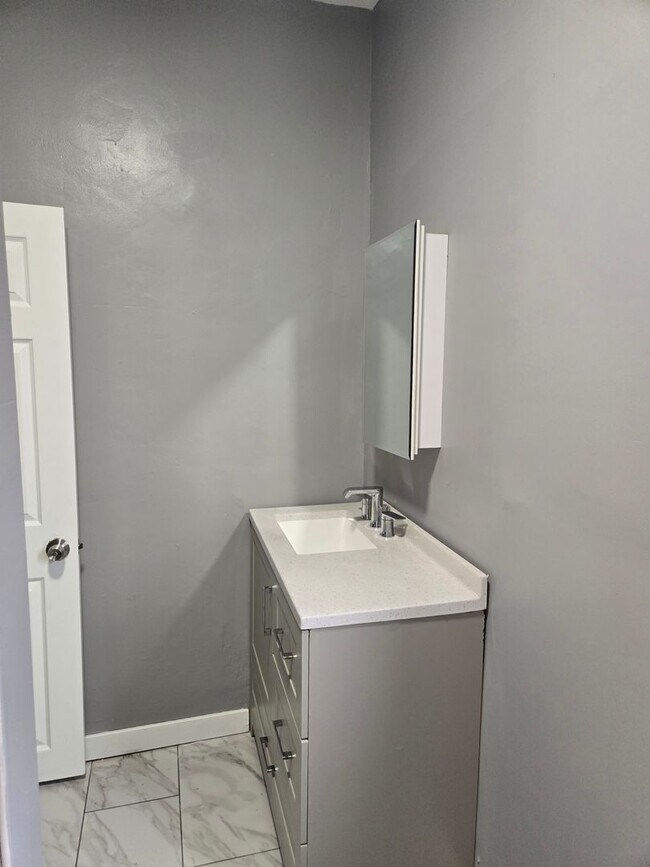 Foto del edificio - Oakdale St 3BR