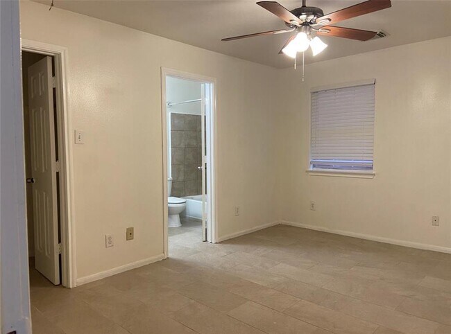 Foto del edificio - 6841 Larkstone St
