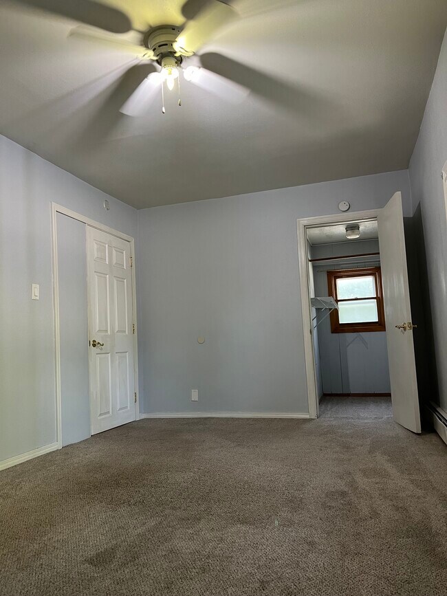 Bedroom 16'6"x10' - 2418 S Chicago Ave