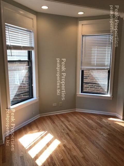 Primary Photo - 2222 N Kenmore Ave