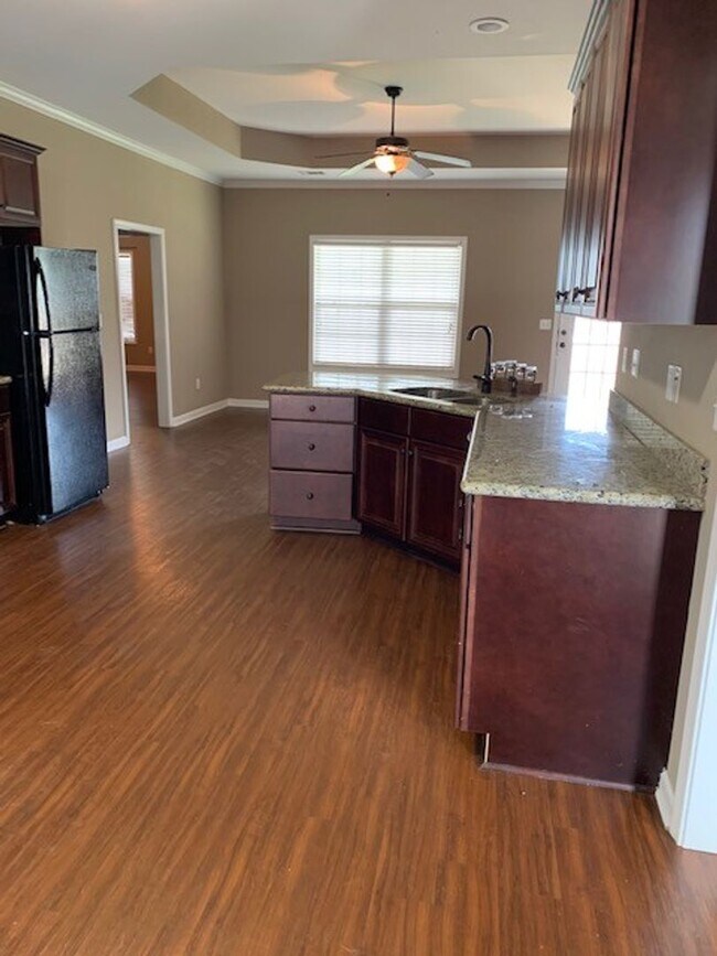 Building Photo - Spacious 3 Bed 3 Bath Available Fall 2025!...